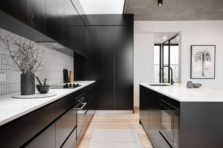 Kitchen_Black_Setting (1)